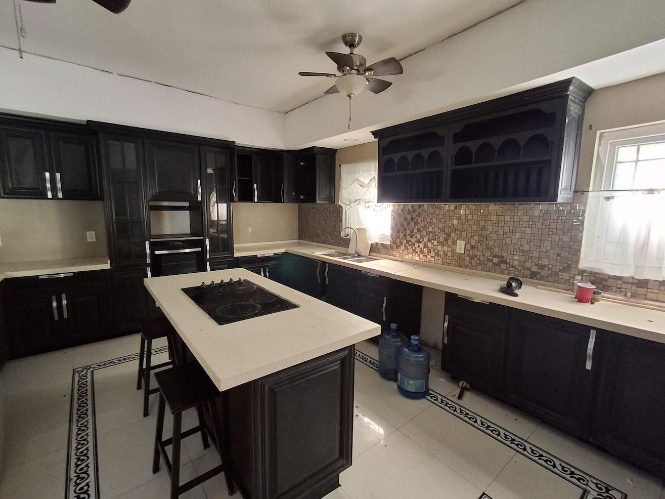 5 Bedroom House for Sale, West Winds, West Bay Street, New Providence, Bahamas — photo 3