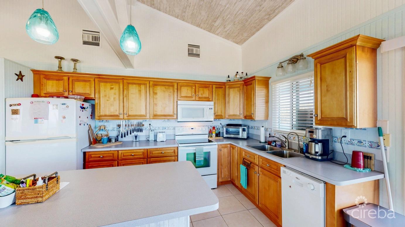 3 bedroom property for sale — Cayman Brac Ocean Front Home in the Cayman Islands — photo 4