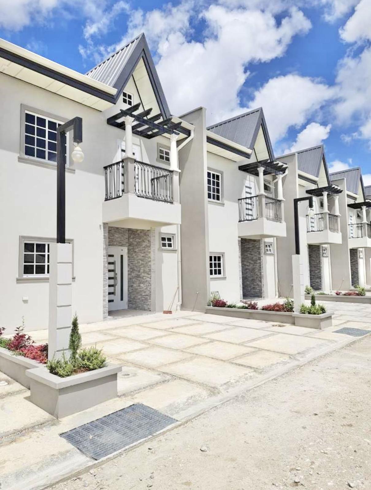 Piarco Townhouse with Attic, Pool and Clubhouse — photo 5