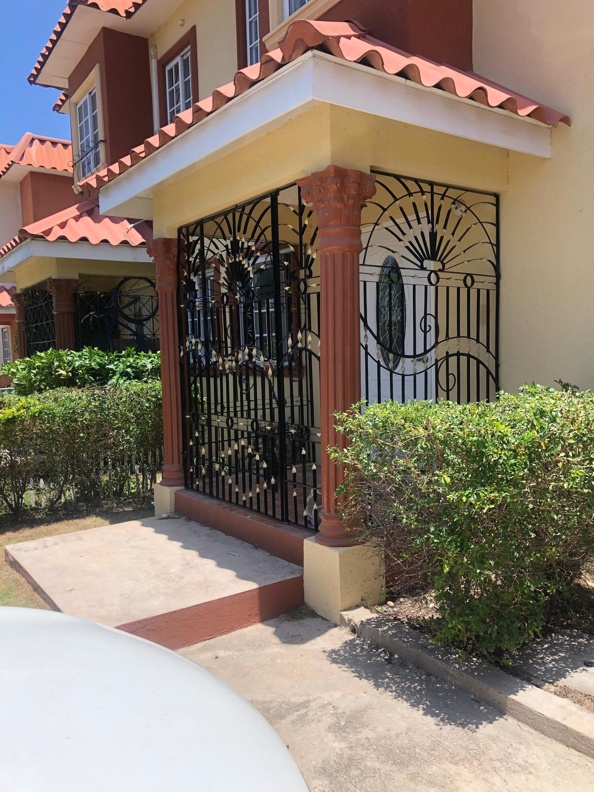 Spanish Town Wedgewood Gardens 2 Bedrooms 2 Baths Townhouse — photo 2