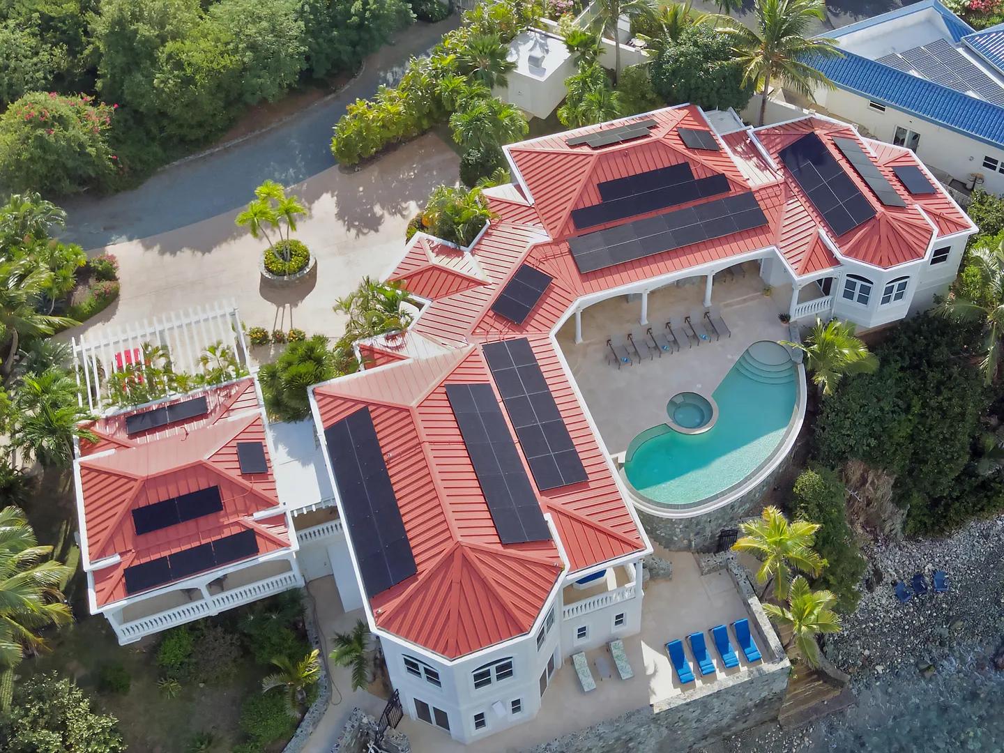 Waterfront Estate with Private Pool and Ocean Views in Smith Bay — photo 5