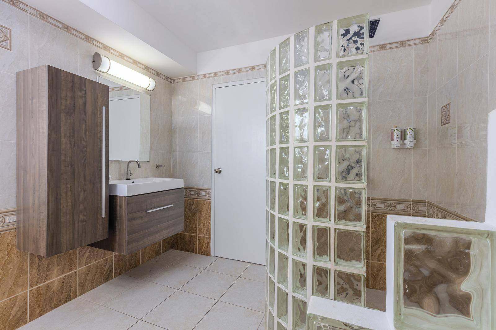 Modern 4-Bedroom Income-producing property with Private Pool & Bird Sanctuary Views — photo 5
