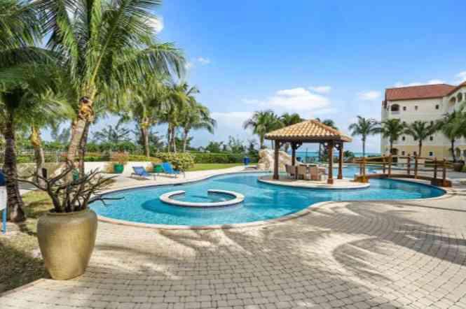 3 Bedroom Apartment in Nassau — photo 2