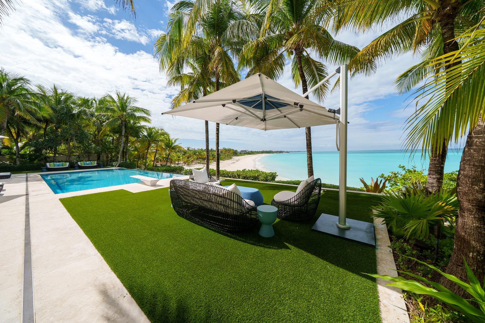 Jungle Cove, Iconic Beachfront Estate — photo 1