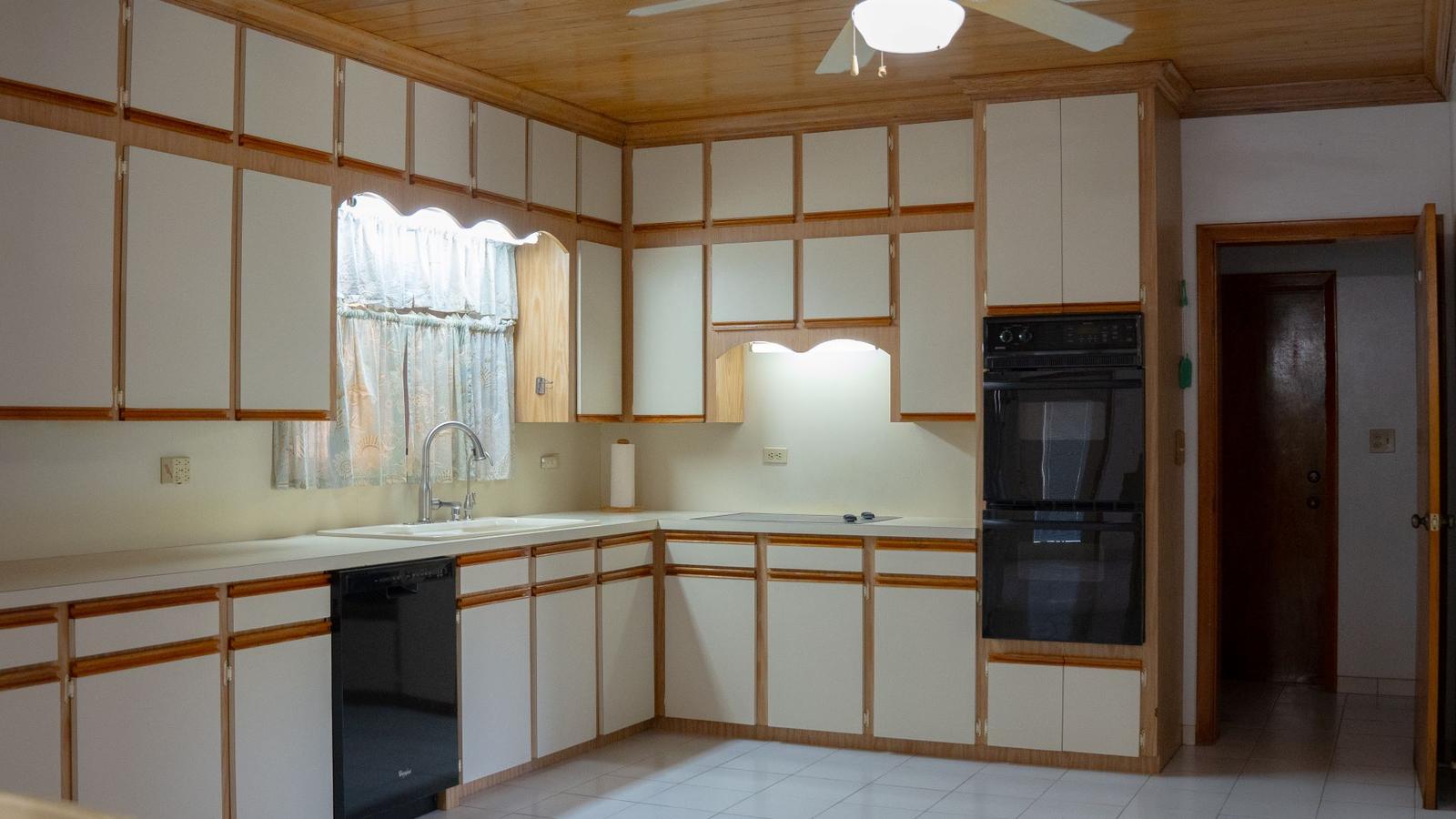 Spacious Home Russell Island, Spanish Wells — photo 5