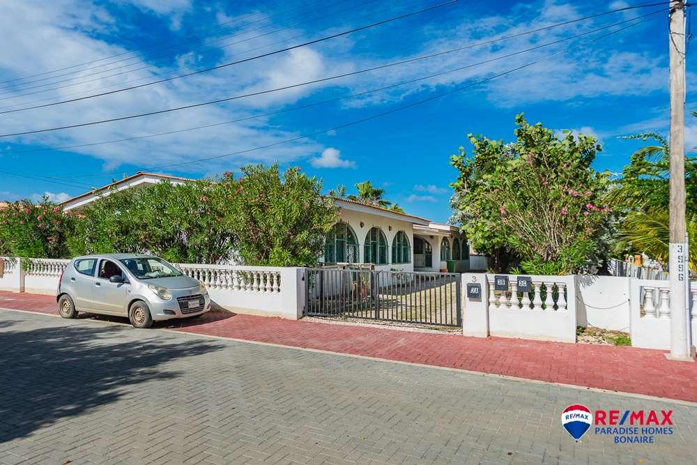 5 Bedroom Home for Sale, Kaya Luna 3, Belnem, Bonaire — photo 1