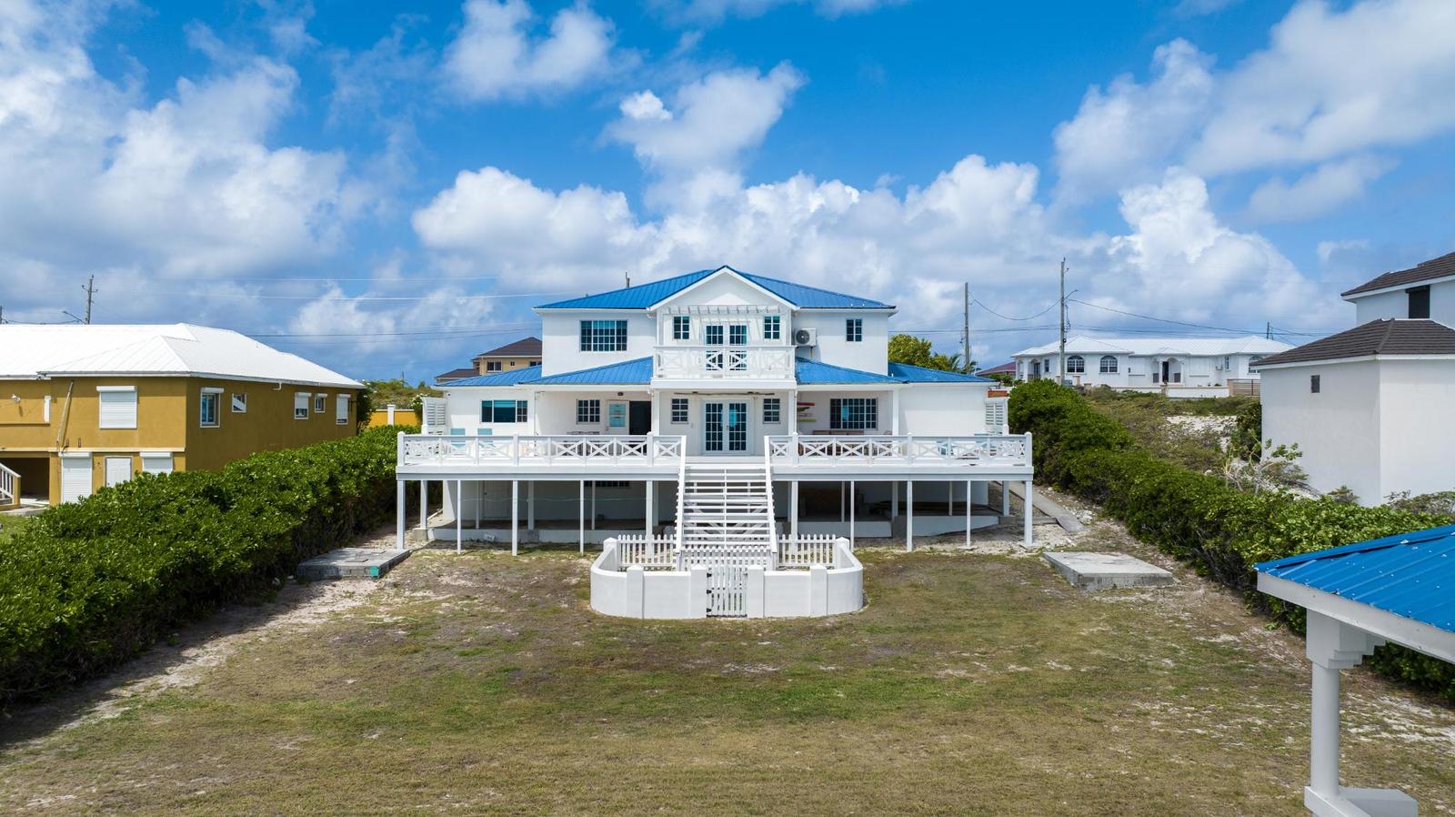 Villa Morgana on Oceanfront Cliffs in Grand Turk — photo 1