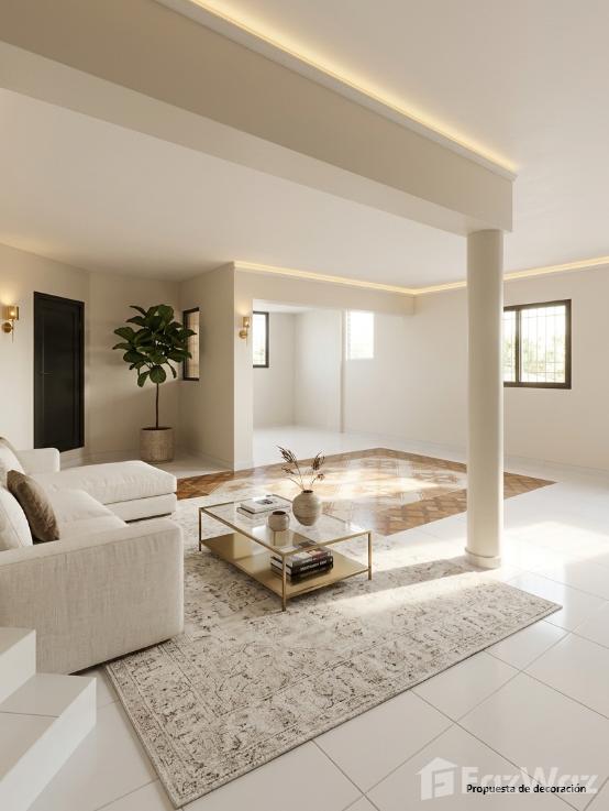 6 Bedroom House with Pool for Sale in Los Cacicazgos — photo 1