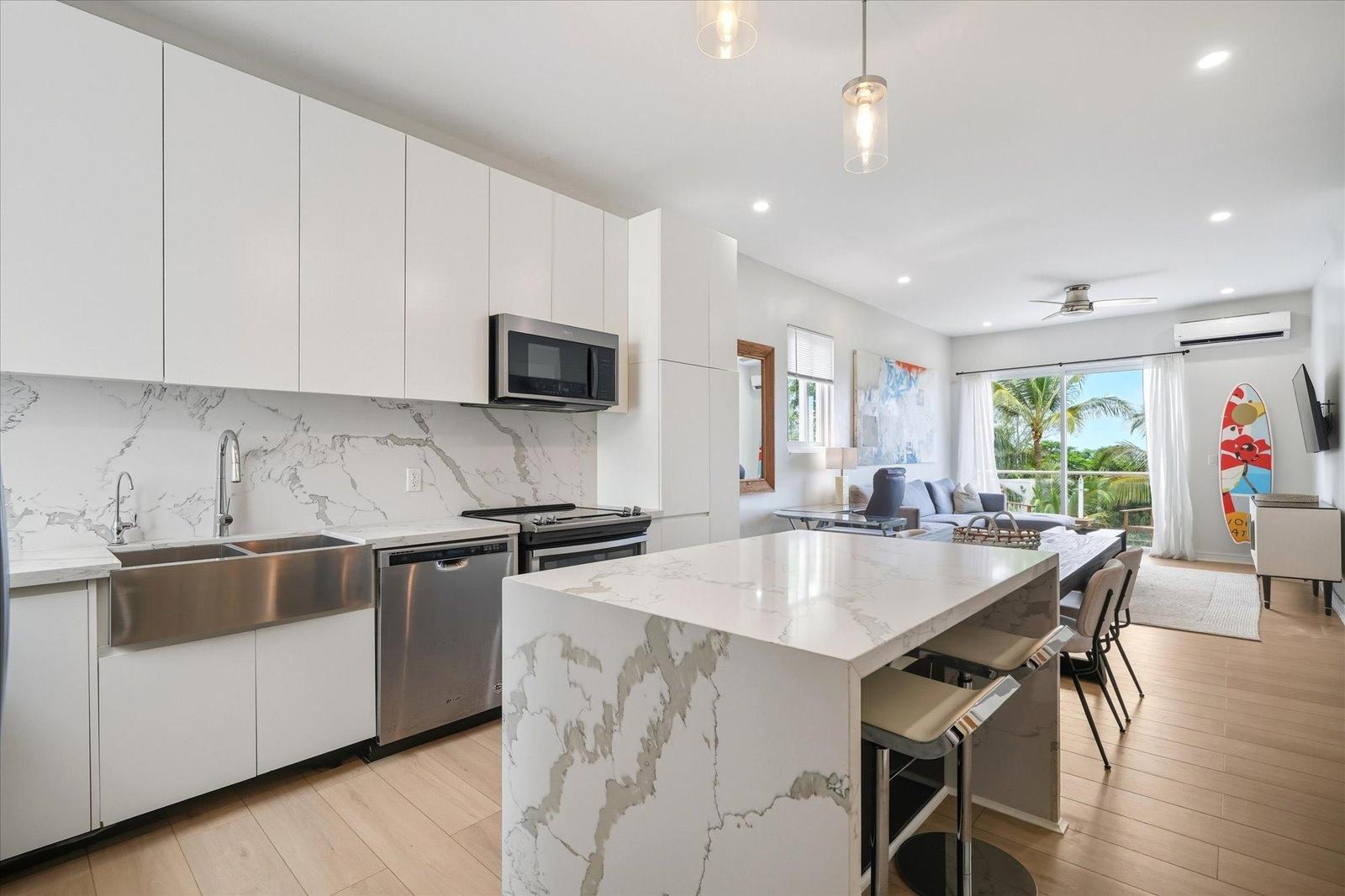 2 bedroom Apartment for sale — WEST BAY STREET — photo 1