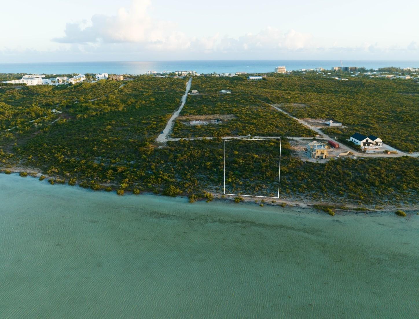 Exceptional Lakefront Acre in Turks & Caicos — photo 1