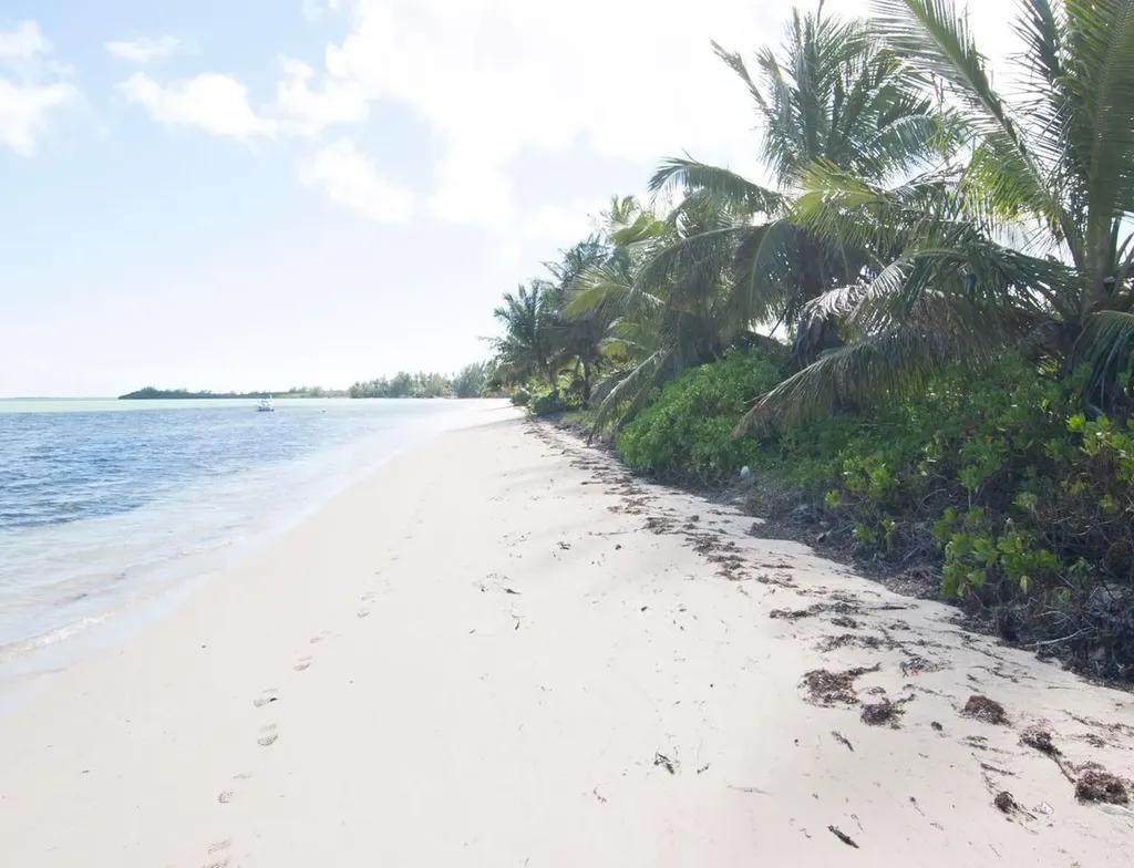 Beachfront 0.617-acre parcel in Pleasant Bay, Andros Island — photo 2