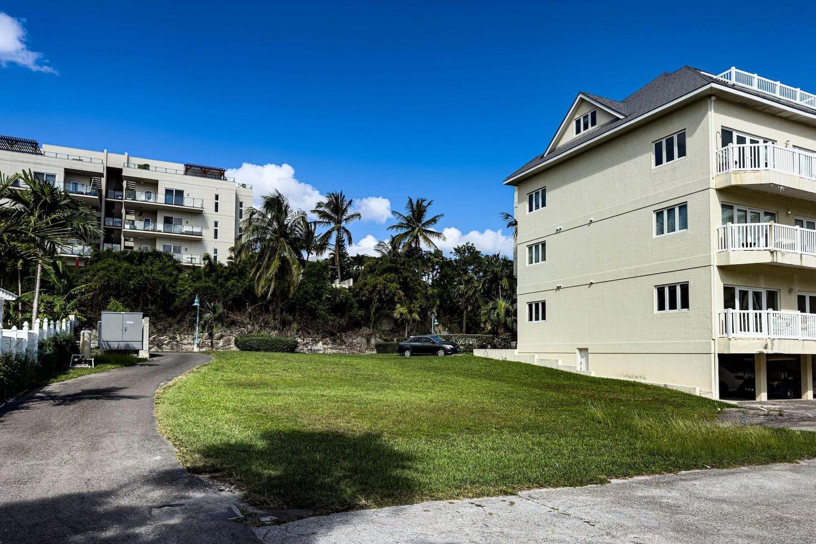 11 Harbour Colony II — photo 3