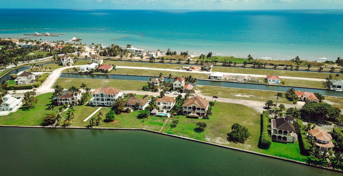 Stunning 2-Story Waterfront Villa — photo 2