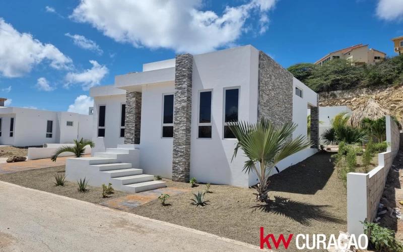 LAST New construction bungalow near Mambo Beach — photo 2