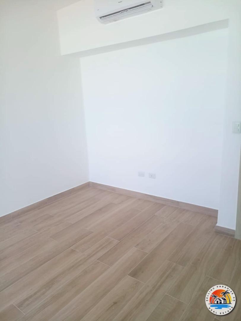 Penthouse - 3 Bedroom Plus Den - 2 Stories - 2450 Sq. Ft. — photo 1