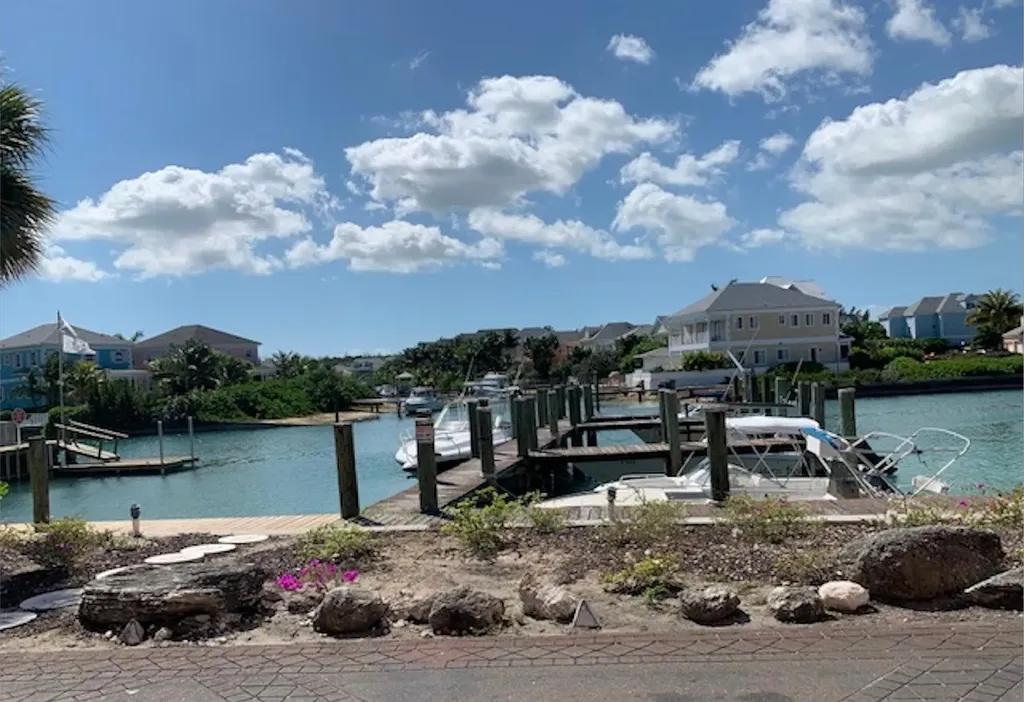 2-bedroom condo in Olde Town Sandyport with dock slip — photo 2