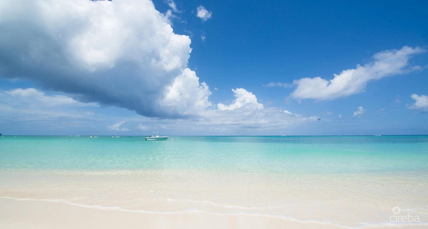 5 bedroom property for sale - Lacovia - 4th Floor Corner Beachview in the Cayman Islands — photo 3