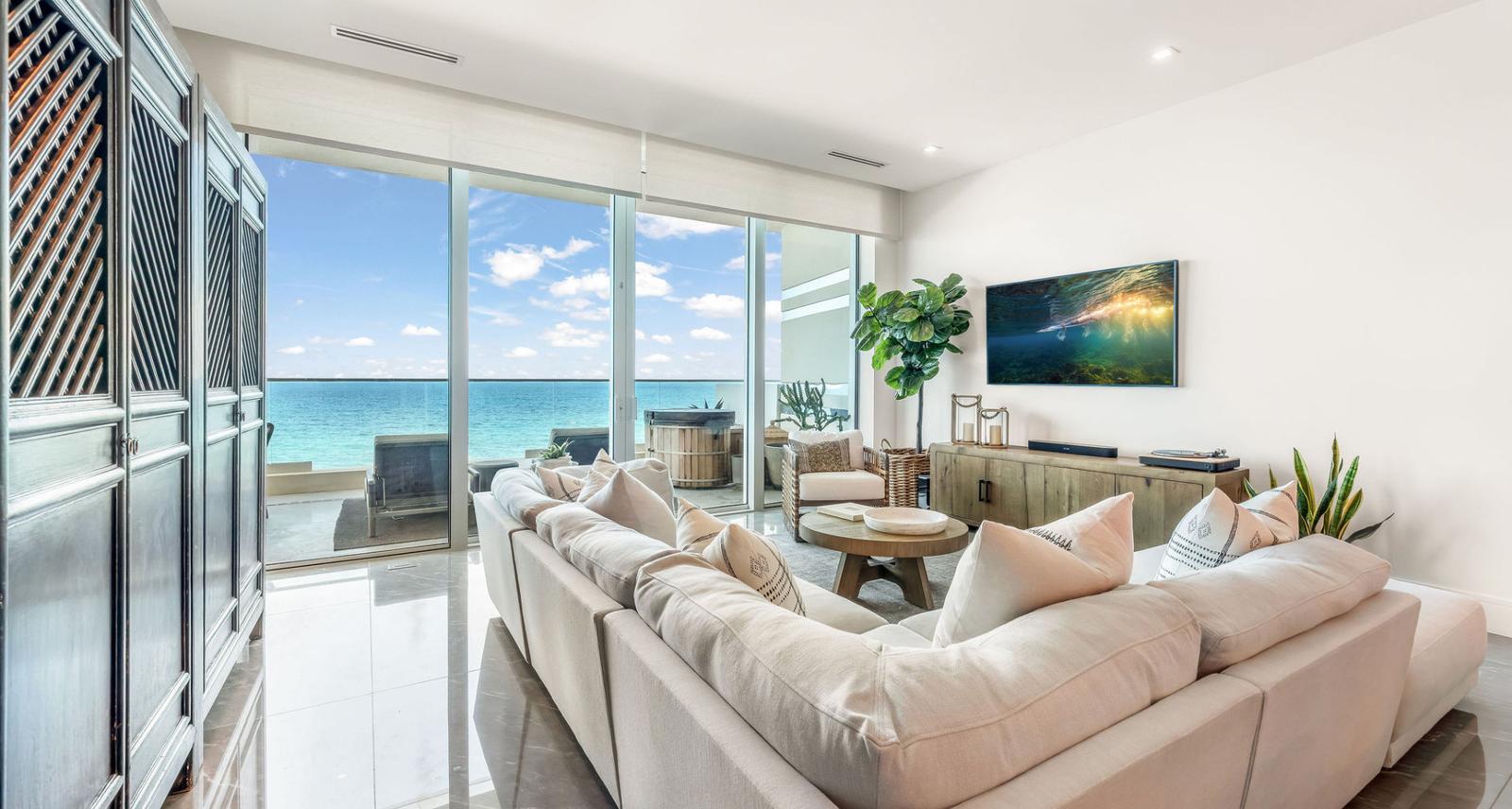 Exception Residence with Ocean Frontage — photo 2