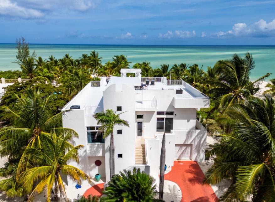 6BR Casa Q Beachfront Villa in North Caicos — photo 1