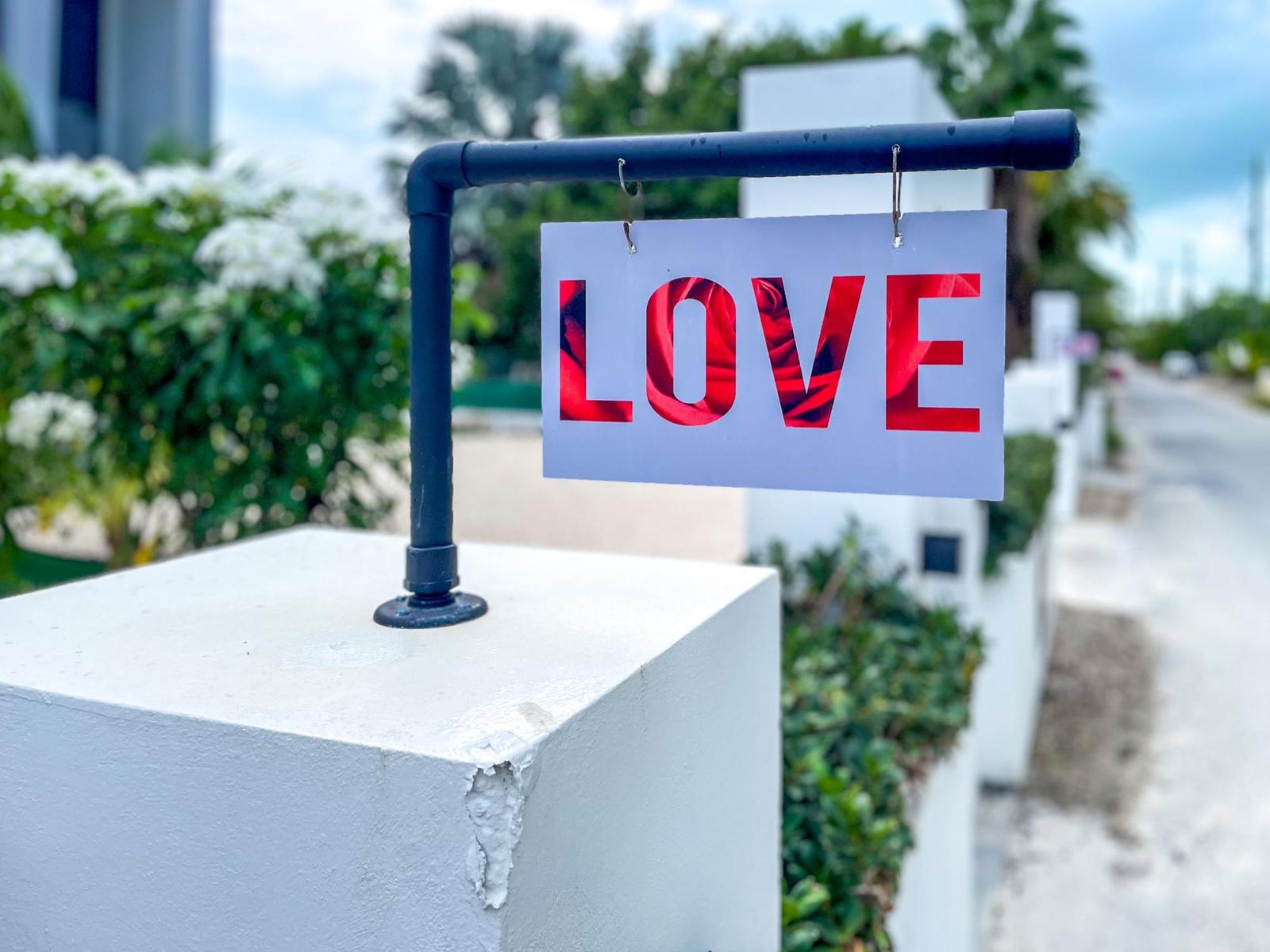 LIVE LOVE LAUGH — photo 2