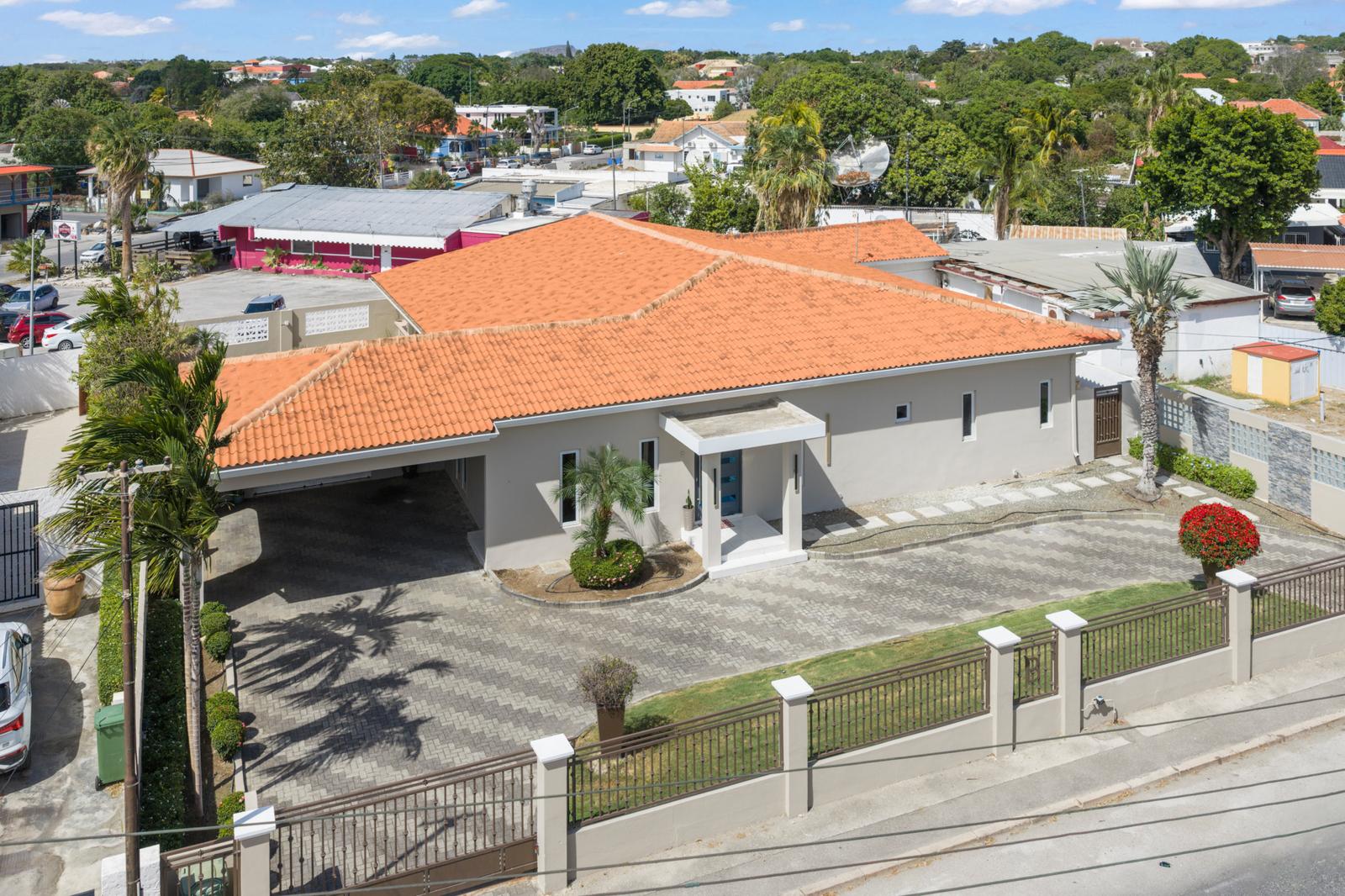 4 bedroom home for sale - Central Living in Curaçao — photo 1