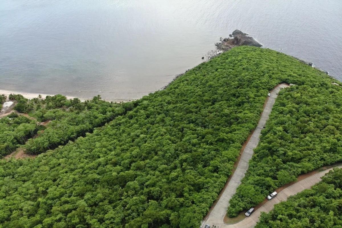 Vacant Land on the Ocean in St Thomas — photo 1