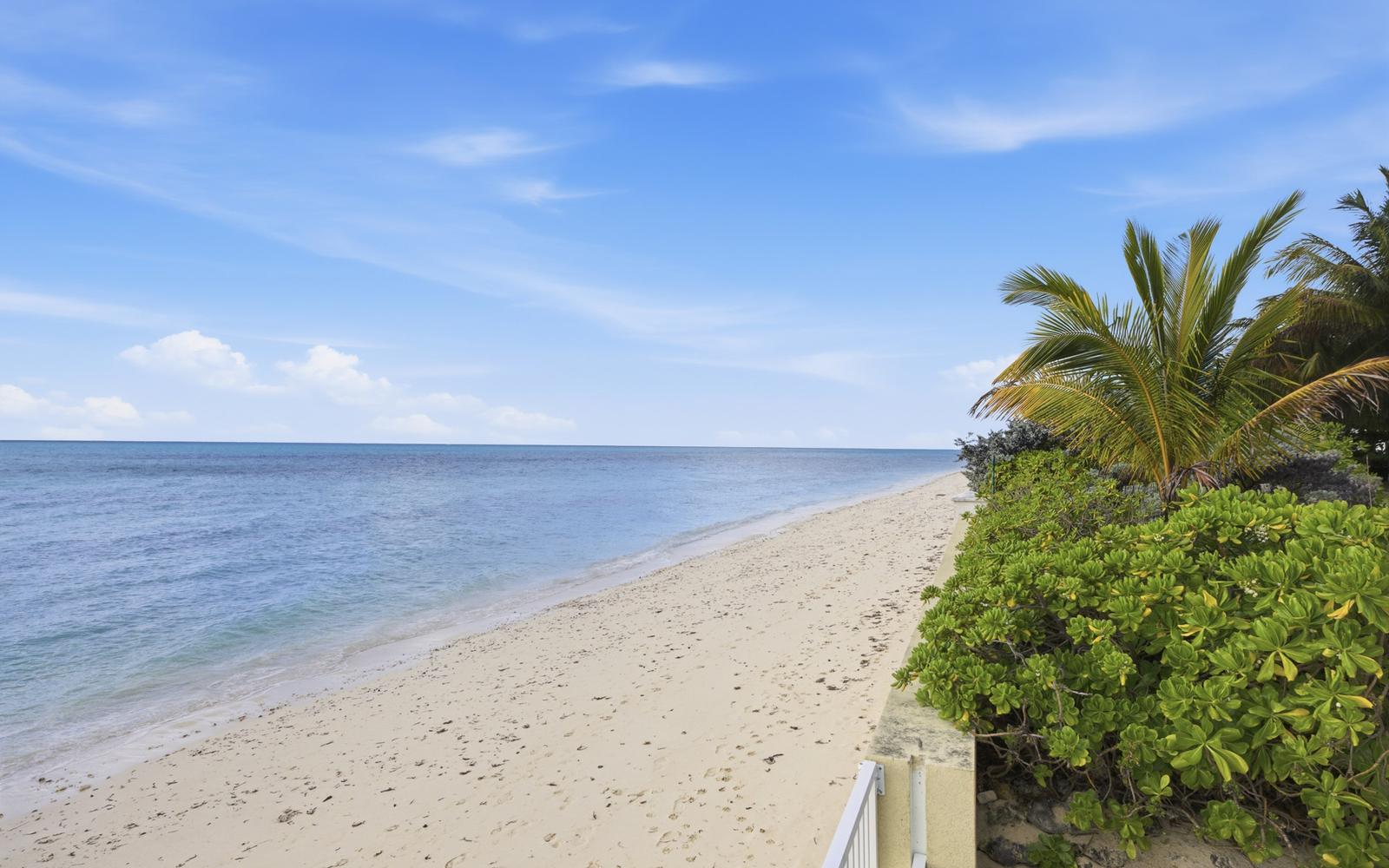 8 Bedroom Luxury Beachfront Estate for Sale, Fortune Cay, Grand Bahama — photo 2