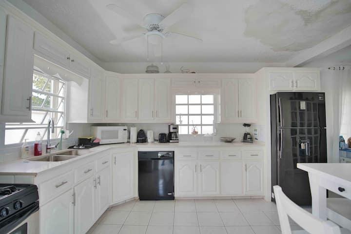 8 Bedroom Ocean View House with Private Pool in Simpson Bay — photo 3