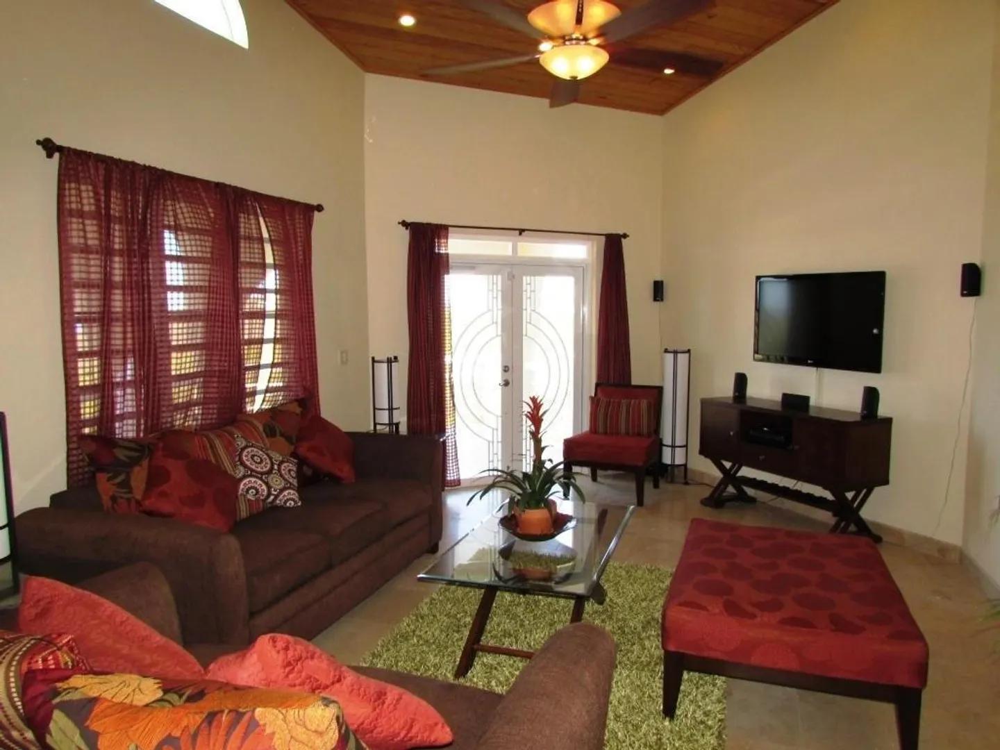 3 Beds 3 Baths Apartment in Great Northside Sub — photo 5