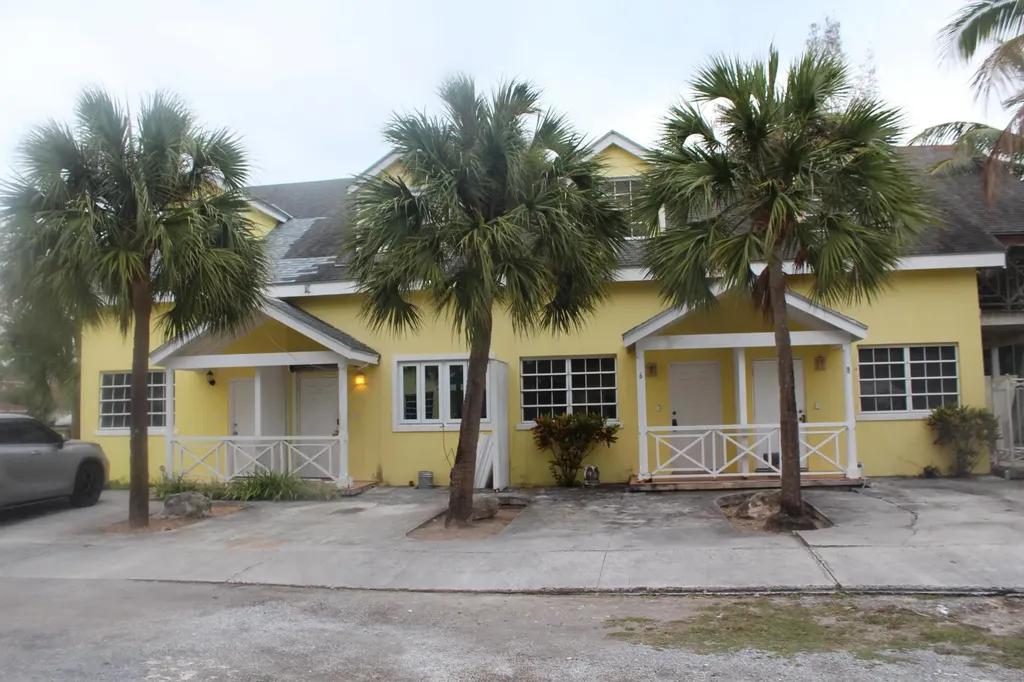 2-bedroom condominium in Country Club Estates, Paradise Island — photo 1
