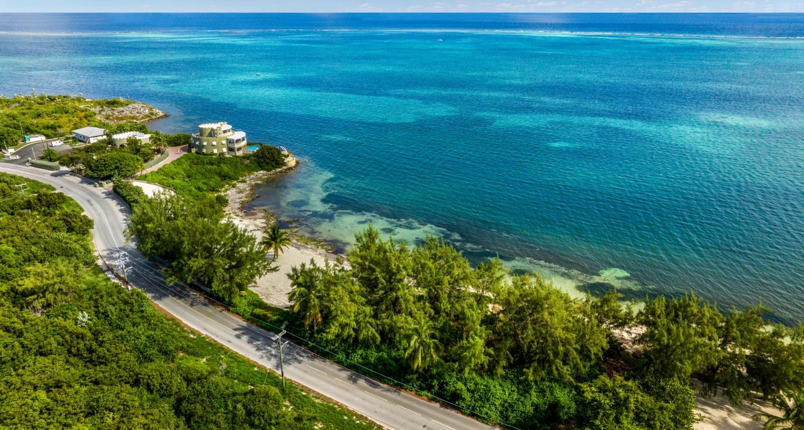 0.31-acre Beachfront Lot in East End, Cayman Islands — photo 2