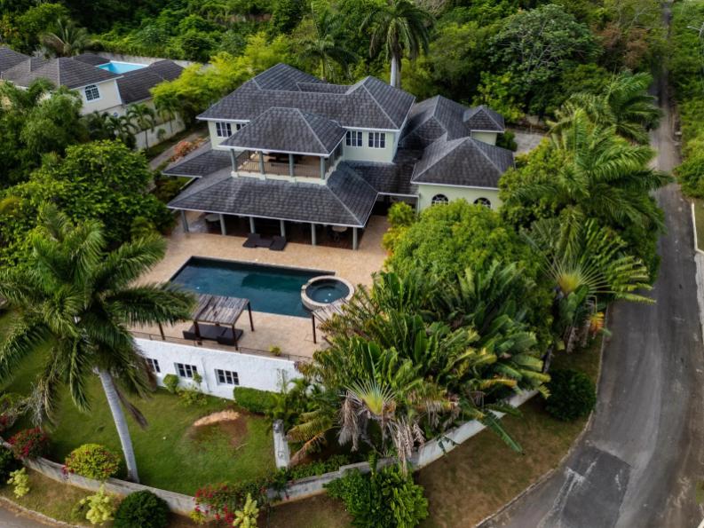 Rose Hall Jamaica Elegant 5BR Villa — photo 1