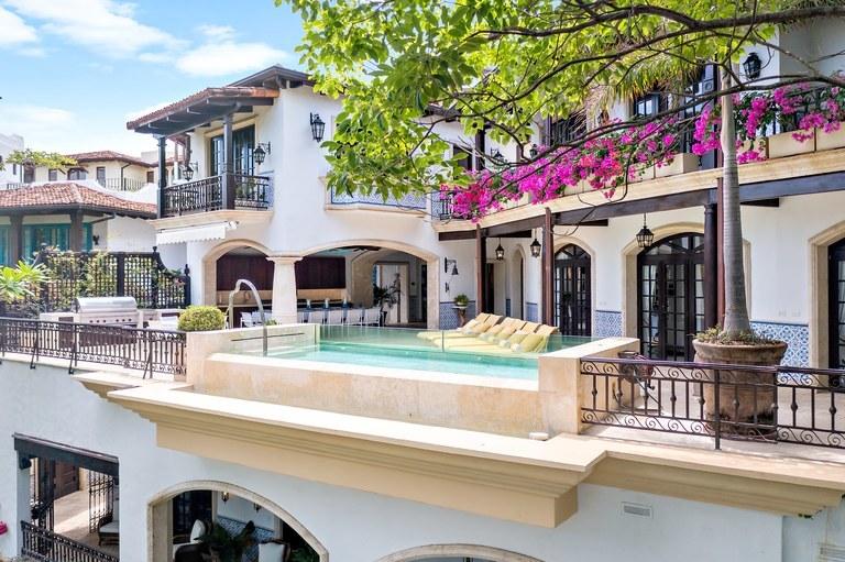 7 Bedroom Luxury Beachfront Villa for Sale, Las Catalinas, Guanacaste, Costa Rica — photo 1