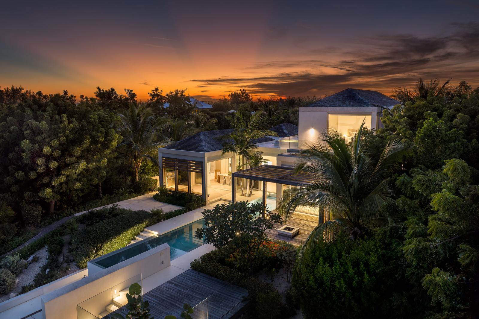 5 Bedroom Luxury Waterfront Home for Sale, Blue Cay Estate 8, Leeward, Providenciales, Turks & Caicos — photo 1