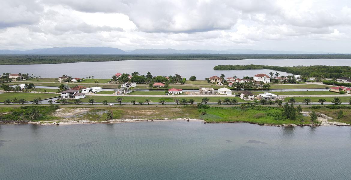 Premier Commercial/Residential Beachfront Lots — photo 2