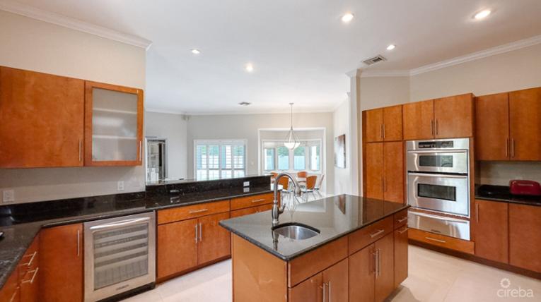 Vienna Circle South Sound 4BR Home — photo 4