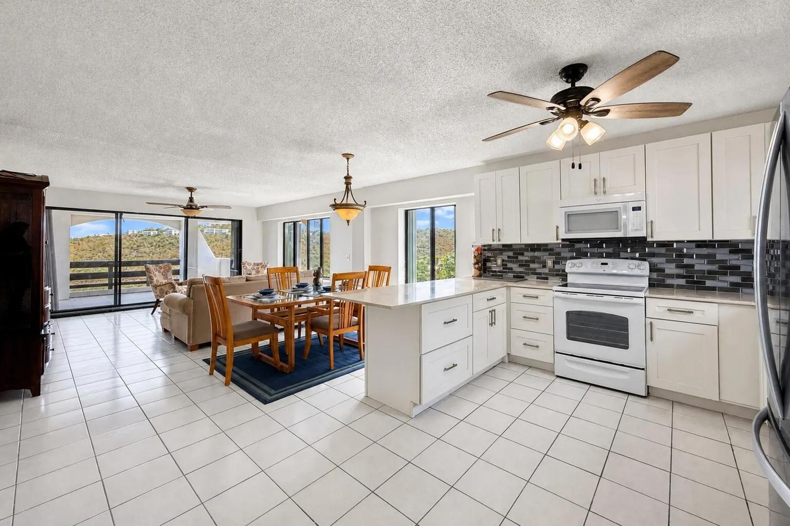 2 Bedroom Condo in Palm Gardens — photo 2