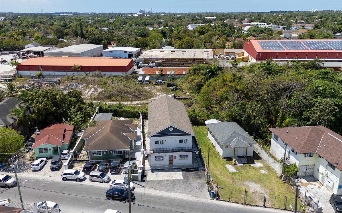 9 Bedroom Commercial Property for Sale — photo 3