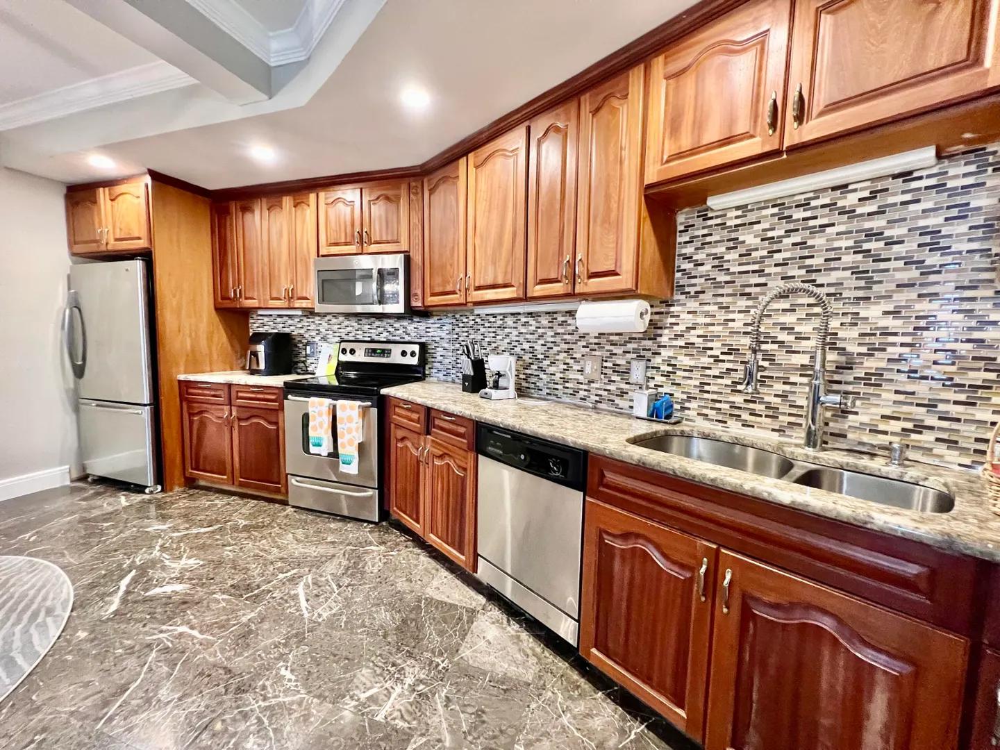 2 Bed / 1.5 Bath — photo 3