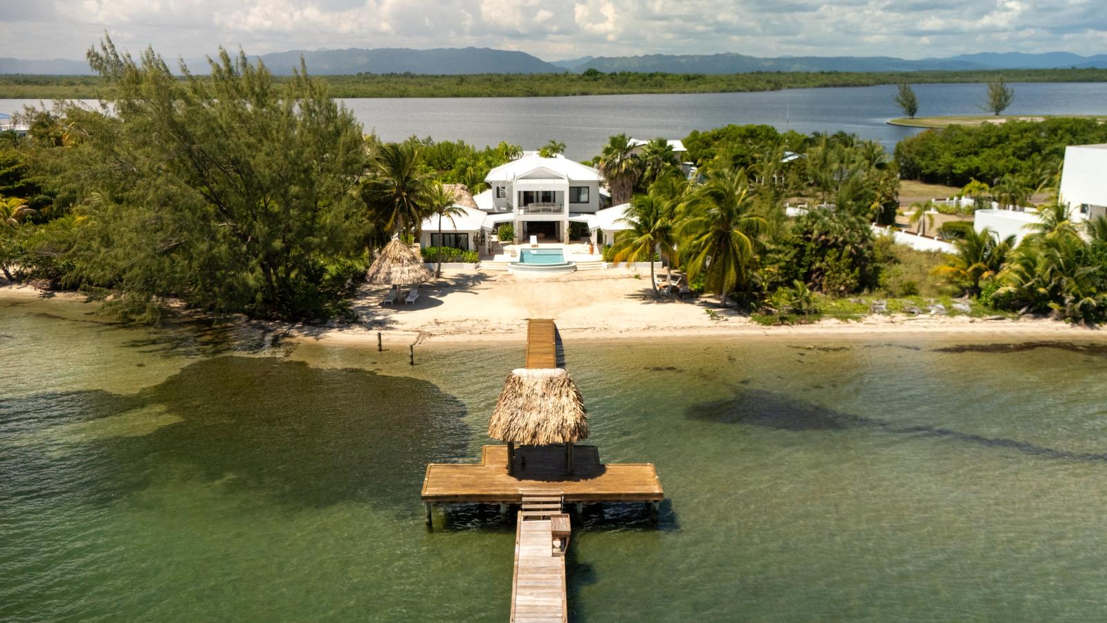 Luxurious Family Villa on the Caribbean Sea — photo 1