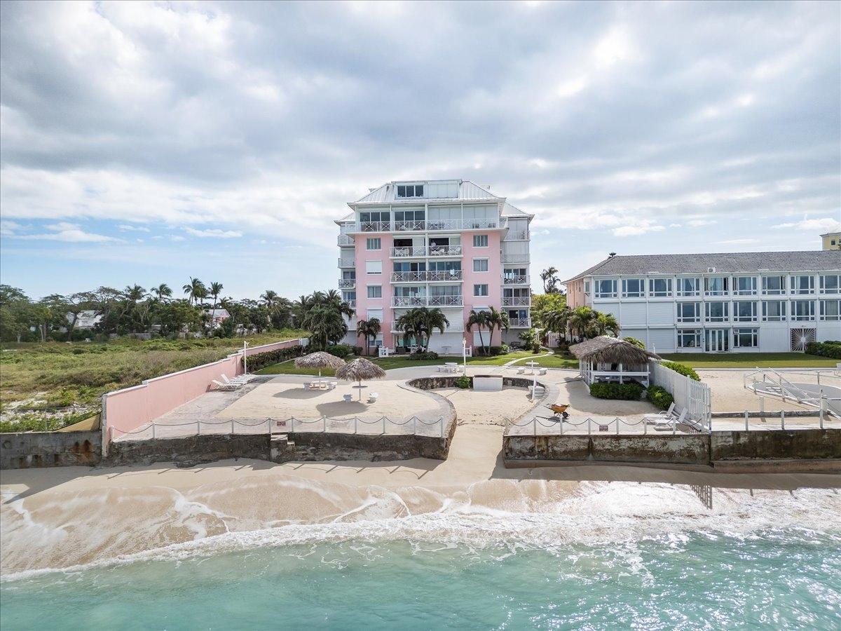 4 bedroom Apartment for sale â€" 19/20 TOWERS OF CABLE BCH — photo 2