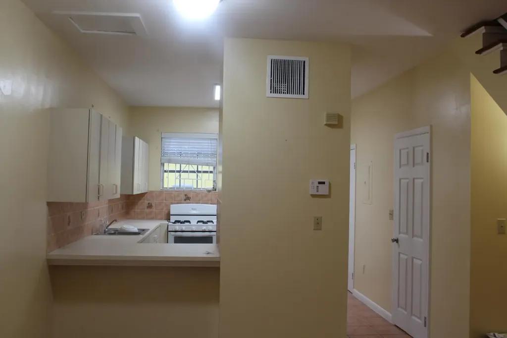 2-bedroom condominium in Country Club Estates, Paradise Island — photo 3