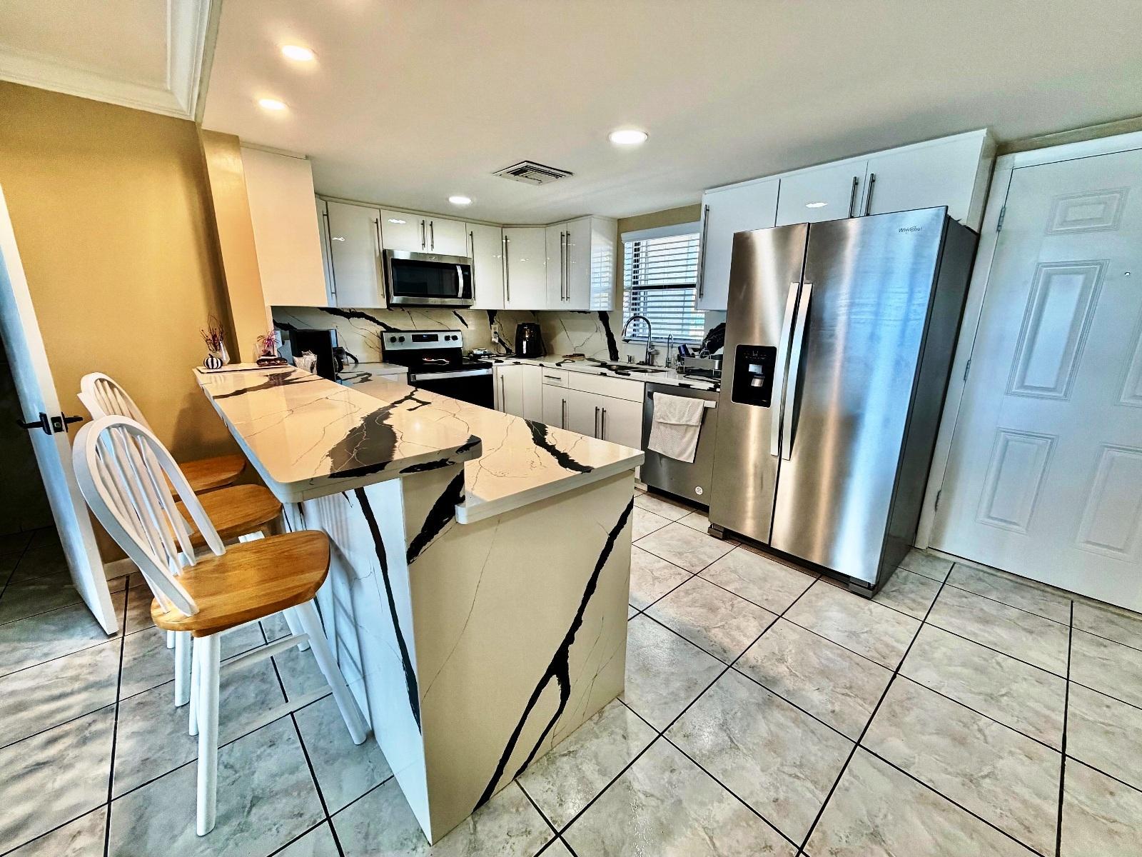 2 bedroom Apartment for sale — PORT OF CALL VILLAS — photo 2