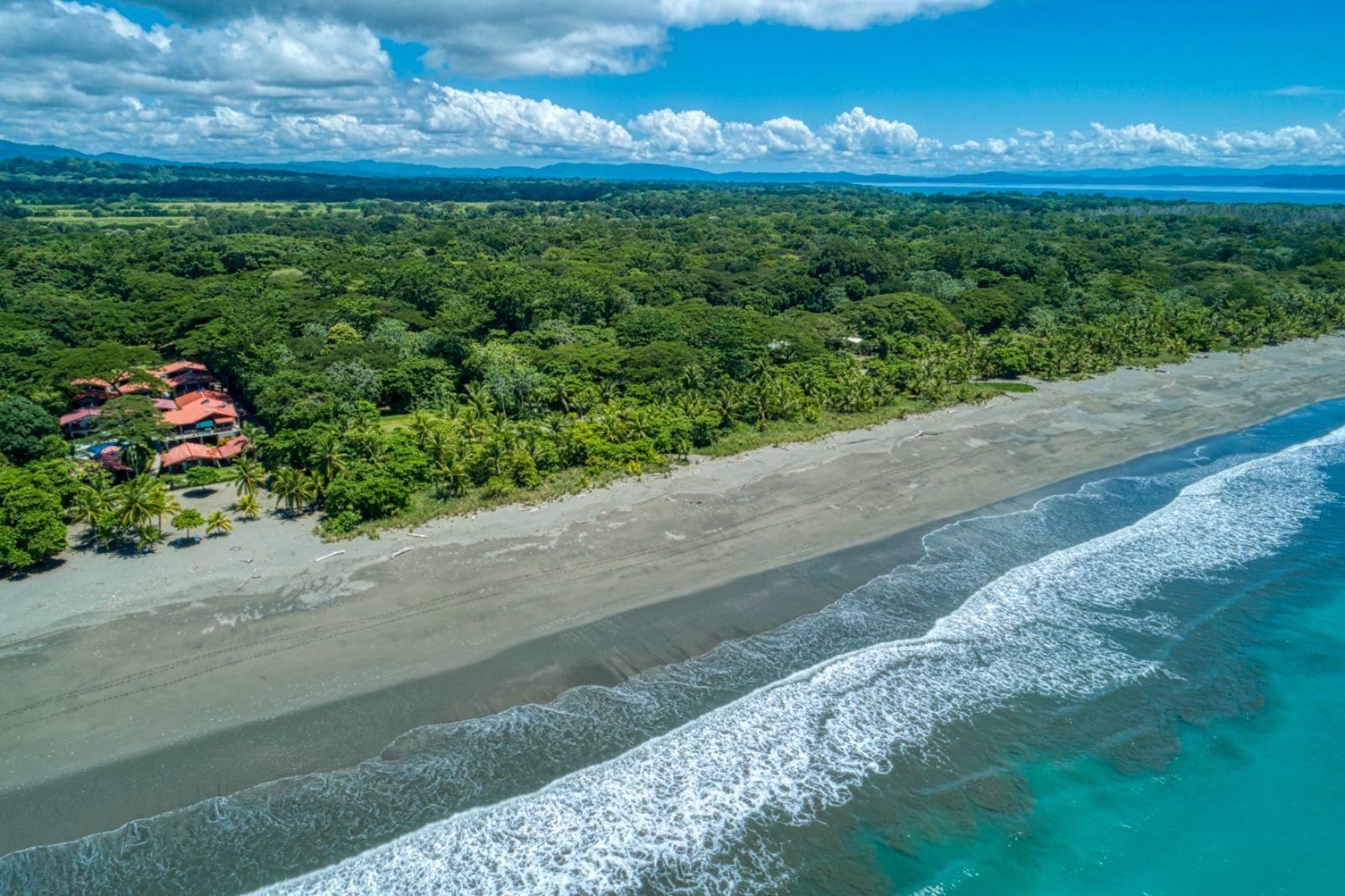 Turnkey Beachfront Hotel for Sale, Playa Platanares, Golfito, Osa, Puntarenas, Costa Rica — photo 2