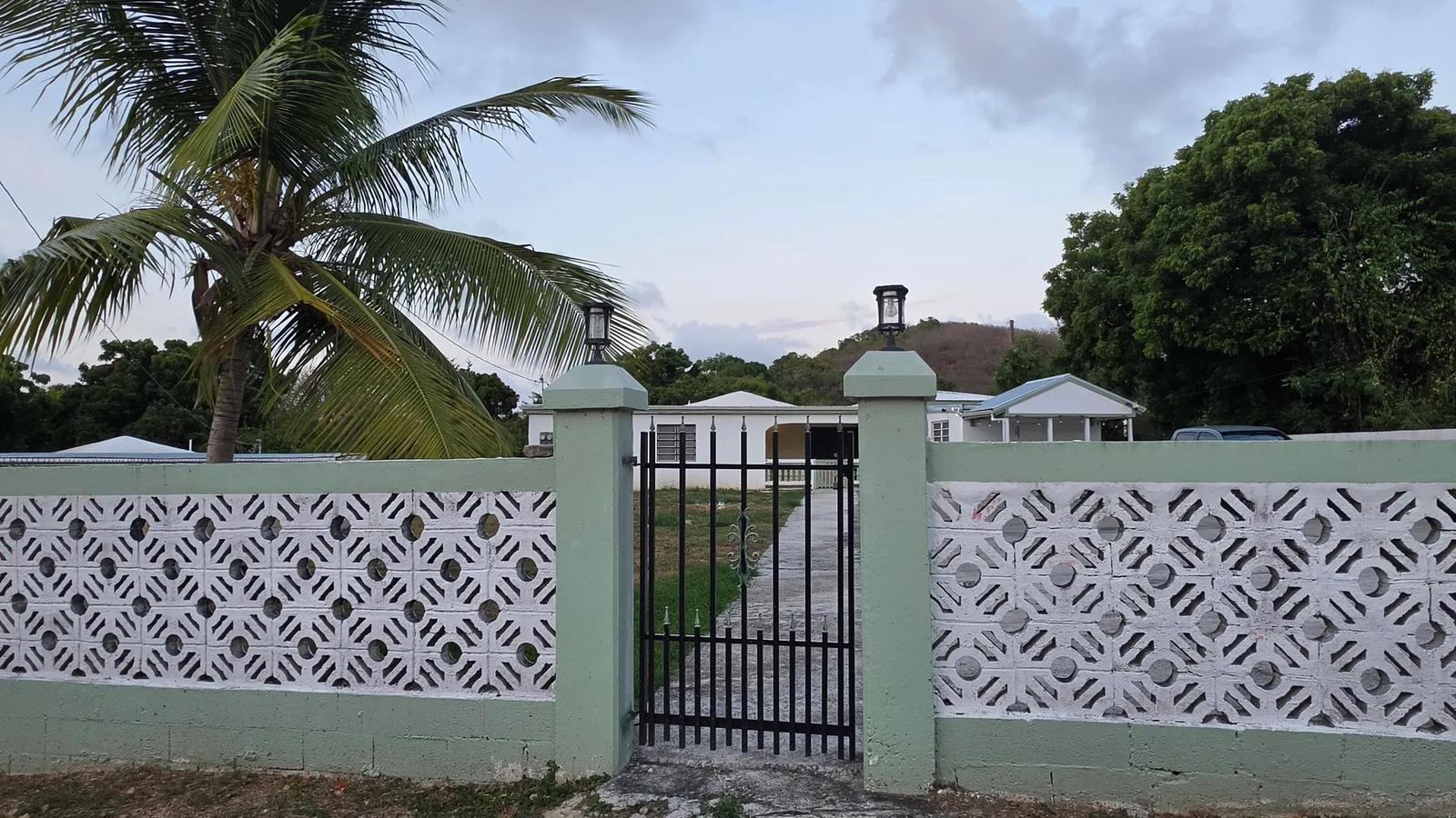 Beautifully Renovated & Fully Furnished 3BR/2BA Home for Rent in Christiansted — photo 2