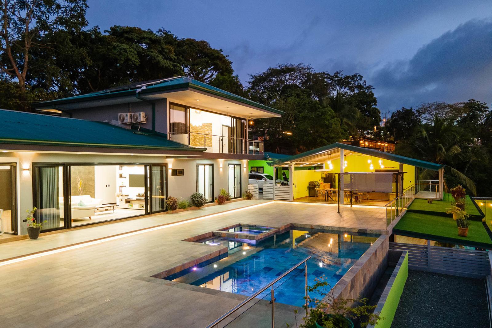 10 Bedroom Luxury Villa for Sale, Manuel Antonio, Puntarenas, Costa Rica — photo 3