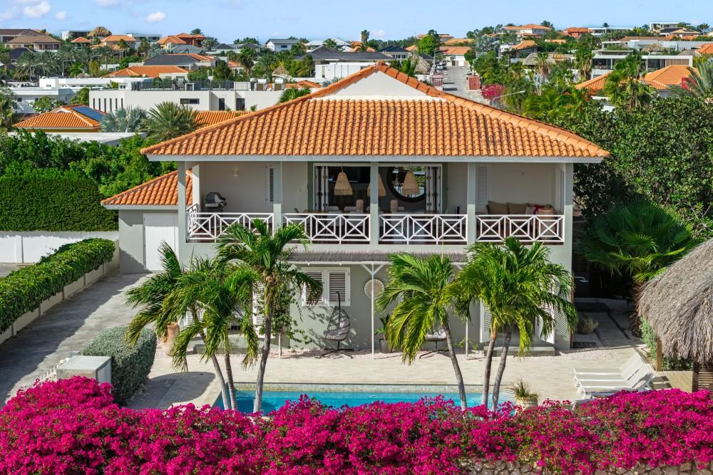 Exclusive Investment Opportunity with Ocean Views in Vista Royal — photo 1
