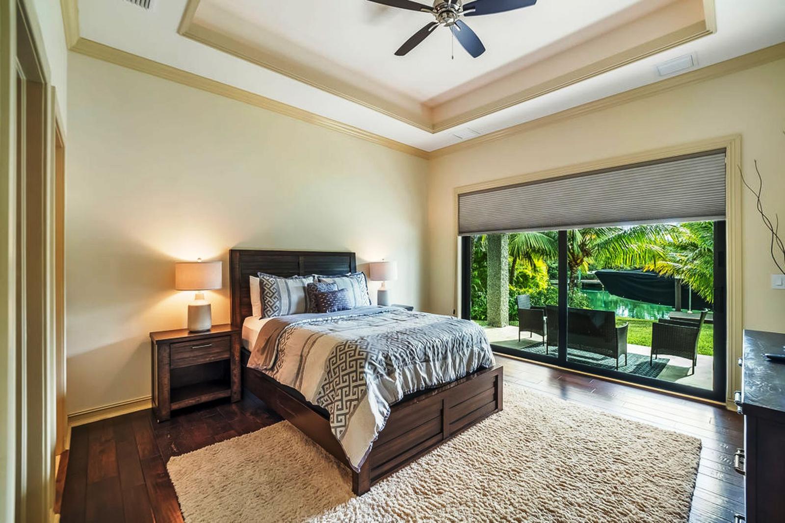 Exclusive Waterfront Living, Pool, Style & Turn-Key Luxury — photo 3