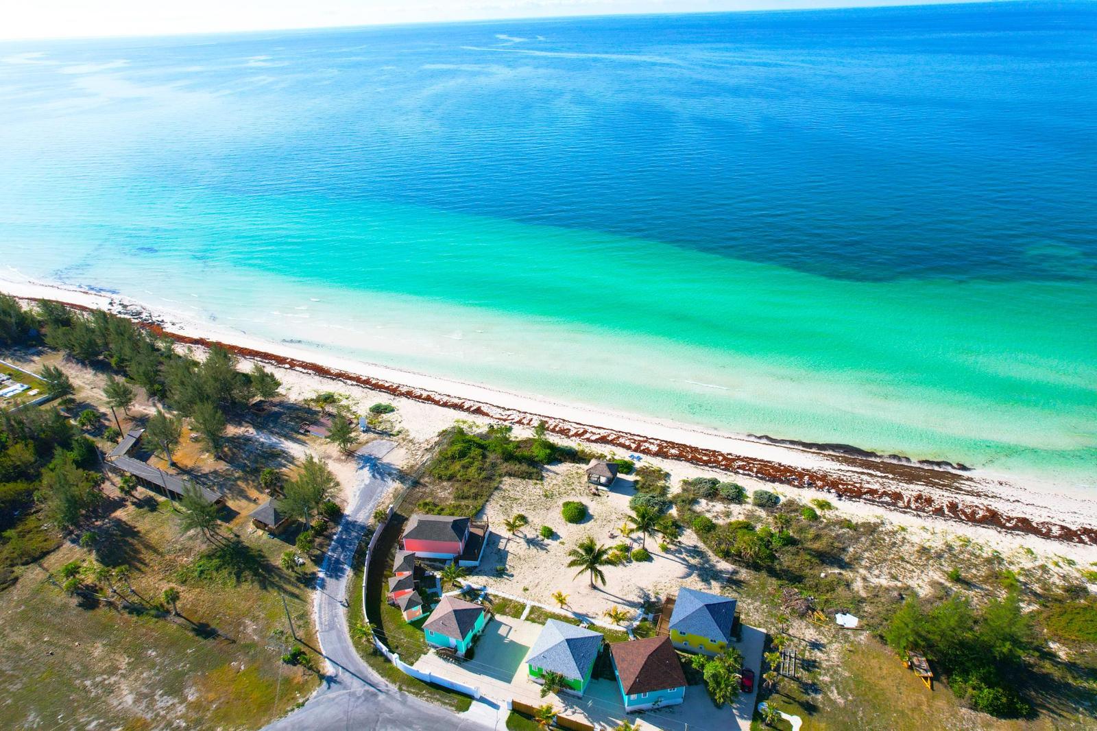 SANDY BEACH VILLAS Residence for sale in Grand Bahama, The Bahamas — photo 1