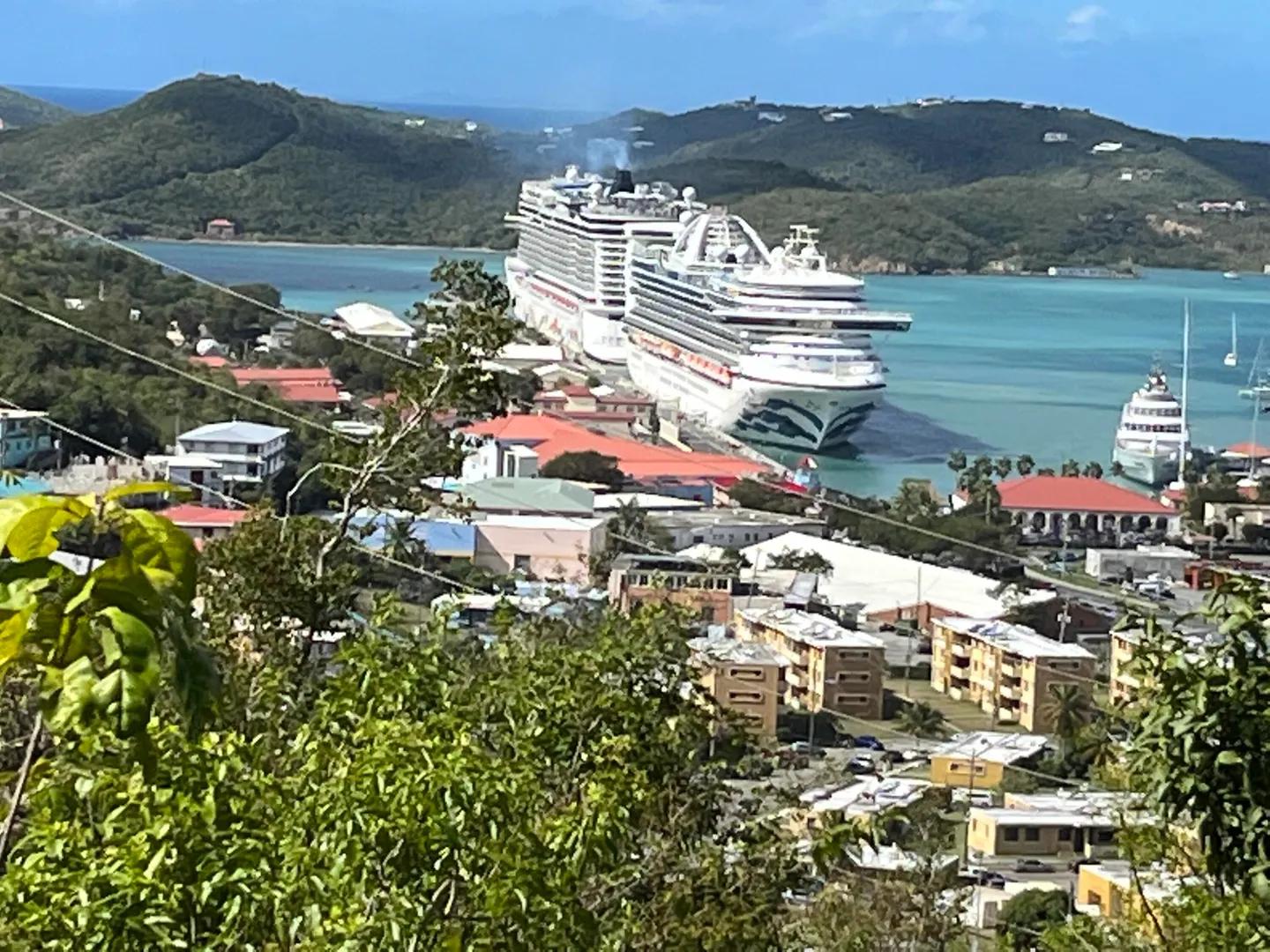 6 Bed 4 Bath 4,900 Sqft House in US Virgin Islands — photo 1